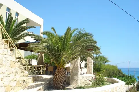 Polyrizos (Polyrisos) in Aνω Ρoδάκινo — foto 2