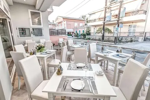 Palotel Luxury Hotel in Γουβιά — foto 9