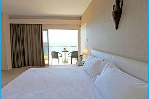 Poseidonia Beach Hotel in Limassol — foto 4