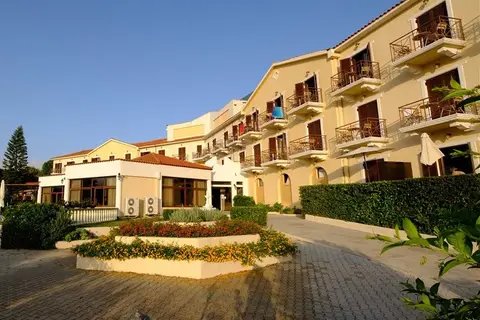 Karavados Beach Hotel in Καραβάδος — foto 19