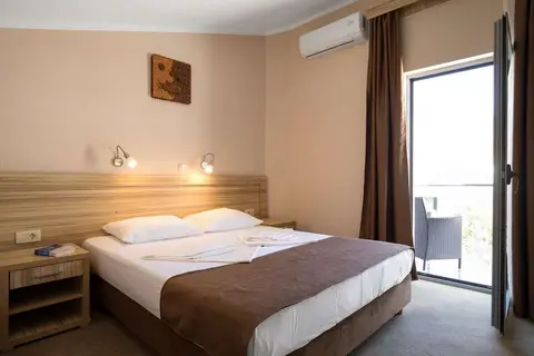 Vile Oliva Petrovac in Petrovac centar — foto 4