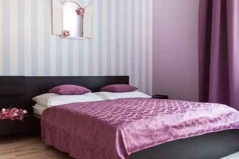 Royal Court Legerova foto 2