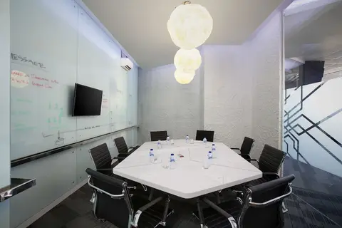 Berry Biz Hotel Sunset Road in Kuta — foto 23