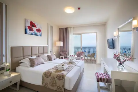 Aquamare Beach & Spa in Paphos — foto 28