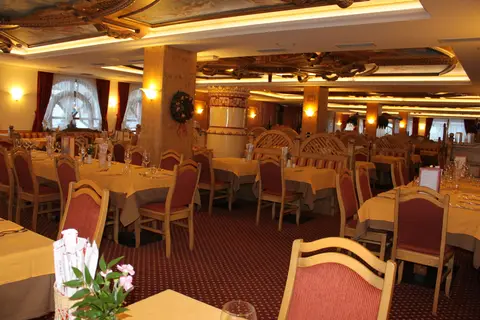 Tevini Dolomites Charming Hotel in Commezzadura — foto 67