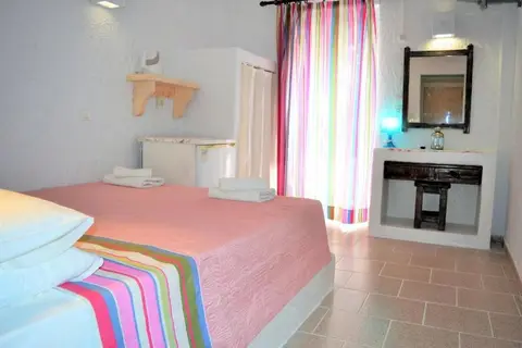 Irini Hotel in Λιβάδια — foto 11