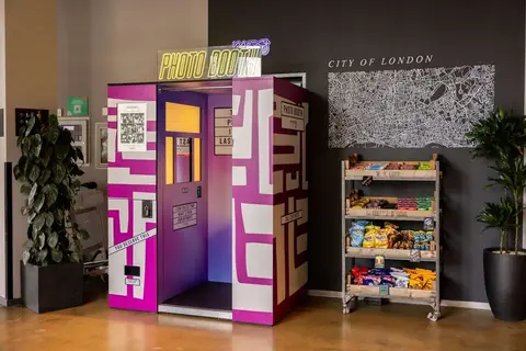 Hotel Moxy London Stratford in Londen — foto 14