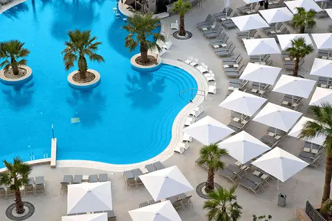 Jumeirah Beach Hotel in Dubai