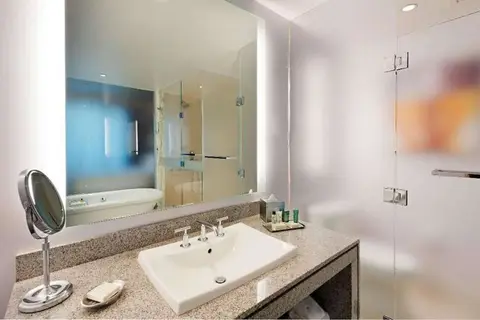 West 57th Street by Hilton Club in New York — foto 19