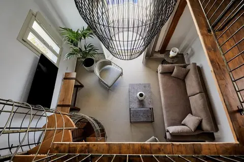 Sea Breeze Santorini Beach Resort, Curio Collection by Hilton in Εξωμύτης — foto 8