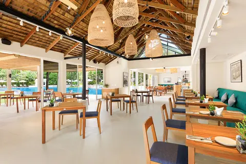 OUTRIGGER Khao Lak Beach Resort in ท่าเสด็จ — foto 18