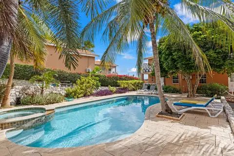 Curinjo Apartments in Willemstad