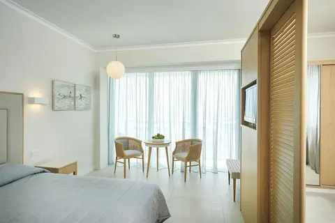 Sunrise Beach Hotel in Παραλίμνι — foto 24