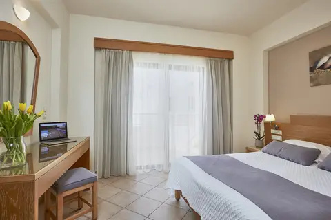 Blue Dome Sea View Hotel in Platanias (Chania) — foto 17