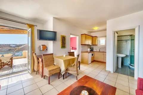 Sunrise Beach Suites in Αζόλιμνος — foto 20