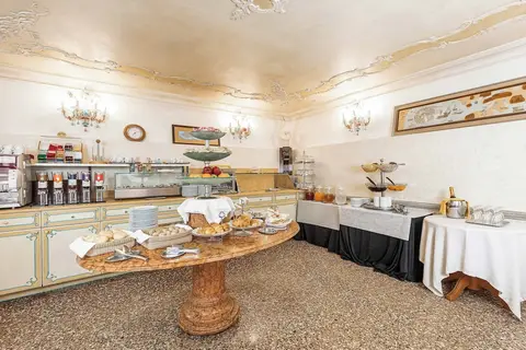 Hotel San Moise in Venetië — foto 27