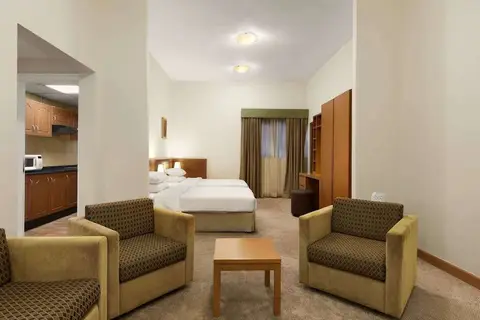 Ramada Hotel & Suites by Wyndham Ajman in عجمان — foto 12