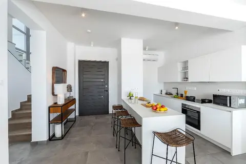 Chris Le Mare Gold Luxury Villa in Παραλίμνι — foto 9