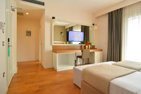 Sandy Beach Resort in Golem — foto 12