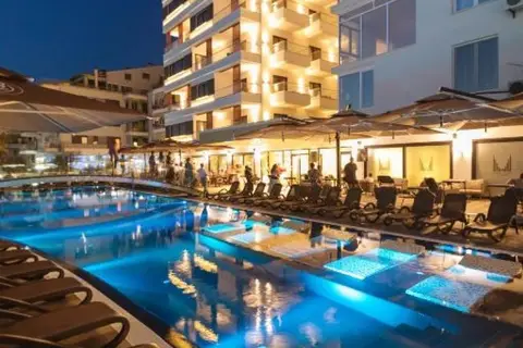 Gloria Palace in Golem