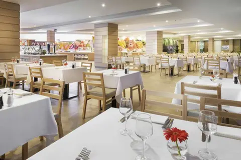 Elba Lanzarote Royal Village Resort in Playa Blanca — foto 11