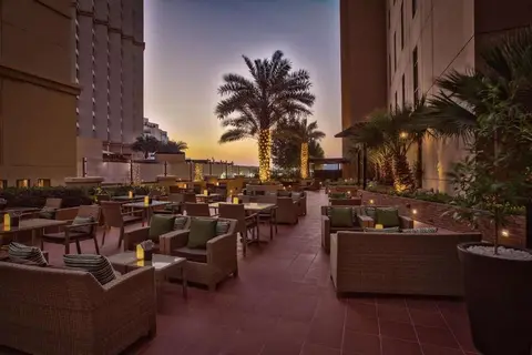 Amwaj Rotana in JB Gastropub — foto 7