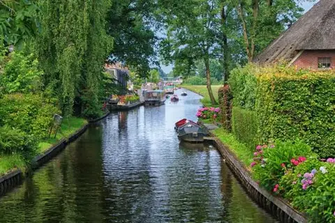Giethoorn Old Art Hotel in Giethoorn — foto 23