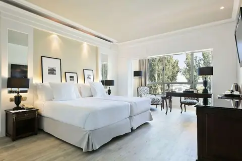 Melia Barajas in Madrid — foto 3