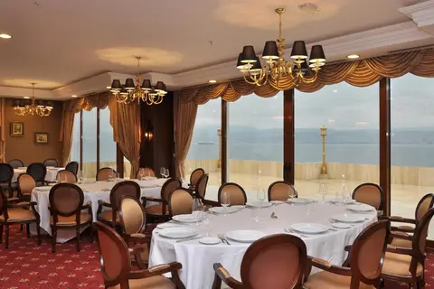 Wellborn Luxury Hotel in Basiskele