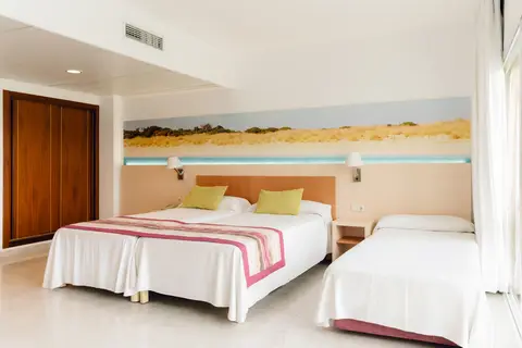 Moon Dreams Coral Beach Hotel in Santa Eulària des Riu — foto 16