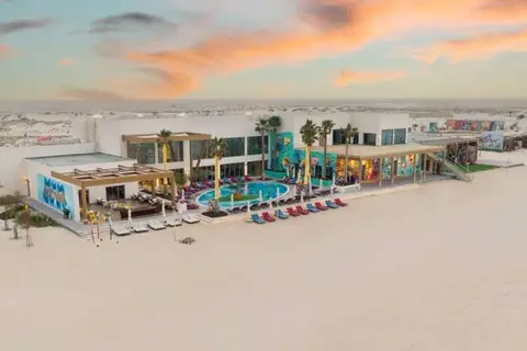Fuwairit Kite Beach Tapestry Collection by Hi in Fuwairit — foto 17