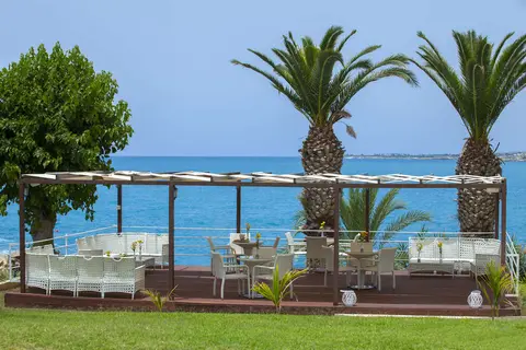 Hotel Queens Bay in Kissonerga — foto 9