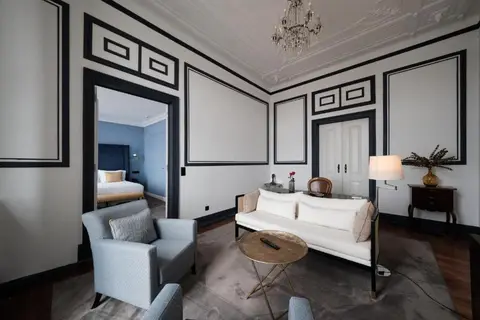 Torel Palace in Almada — foto 7