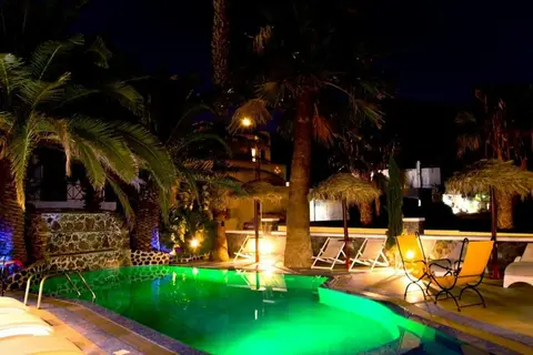 Black Sandy Beach in Santorini Sky, Luxury Resort, foto 24