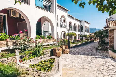 Iliada Beach in Γουβιά — foto 19