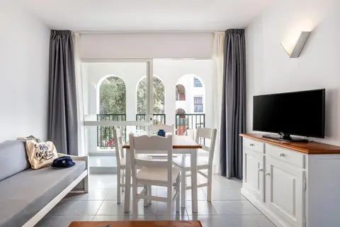 Apartamentos Vibra Caleta Playa in Ciutadella — foto 19