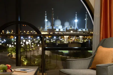 The Ritz-Carlton Abu Dhabi Grand Canal in Abu Dhabi — foto 7