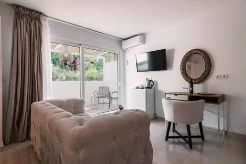 Bamboo Suites in Ιαλυσός — foto 14