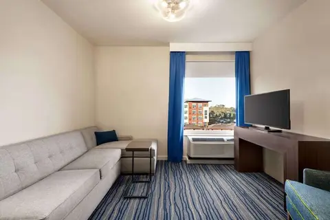 La Quinta Inn & Suites by Wyndham Orlando IDr in Orlando — foto 18