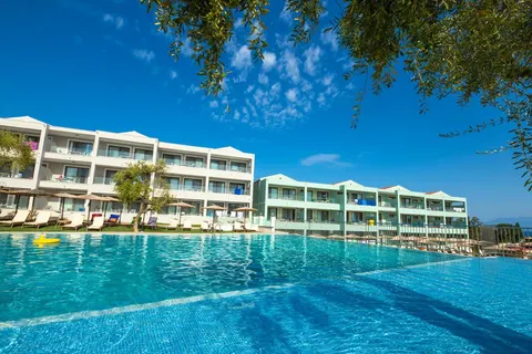 Robolla Beach in Roda — foto 16