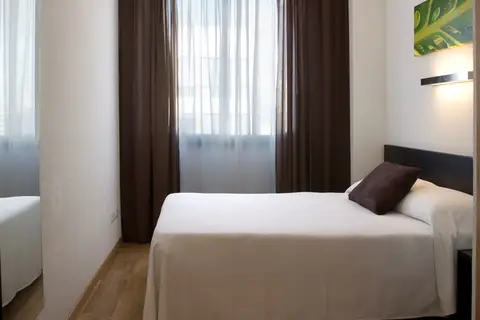 Aparthotel Compostela Suites in Madrid — foto 9