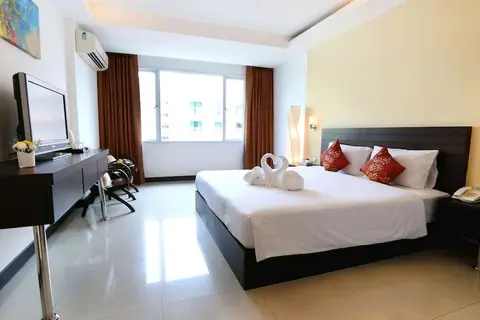 Baron Beach Hotel in พัทยา