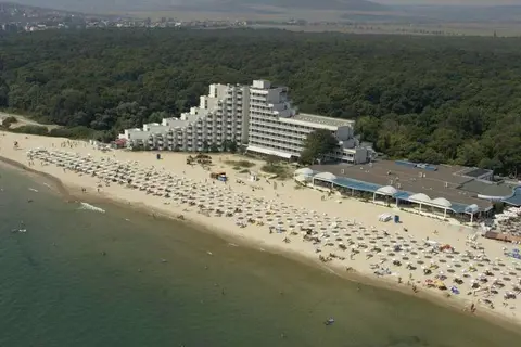 Slavuna Beach in Оброчище — foto 11