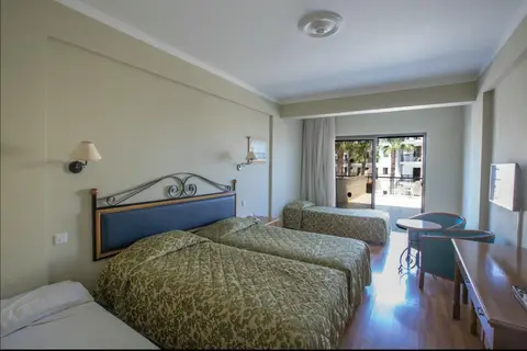 Tsokkos Gardens Hotel in Παραλίμνι — foto 18