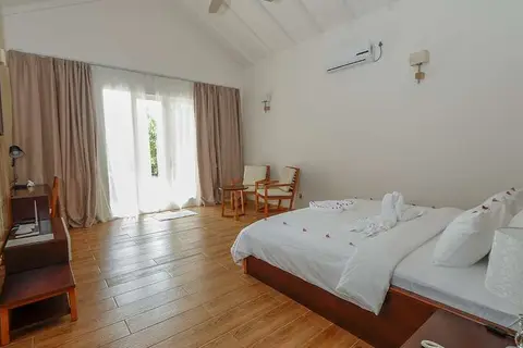 Hondaafushi Island Resort in Dhaalu Atoll — foto 16