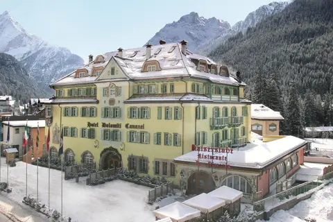 Schloss Hotel Dolomiti in Canazei