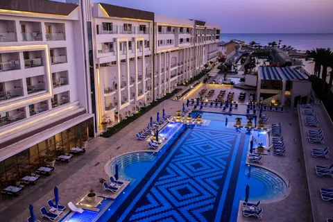 Bellagio Beach Resort & Spa in Al Ahia' — foto 42