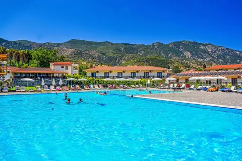 Riverside Garden Resort in Alsancak — foto 15