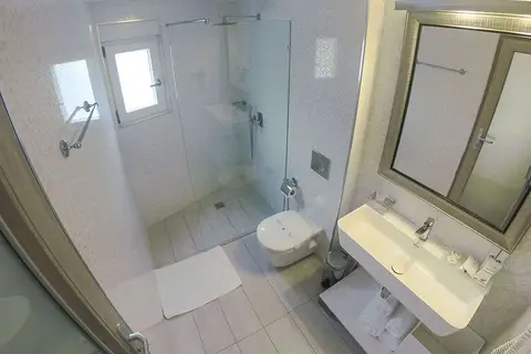 Demi Hotel in Sarandë — foto 18