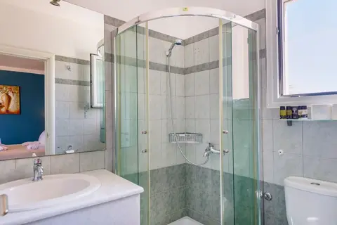 Sunrise Beach Suites in Αζόλιμνος — foto 19